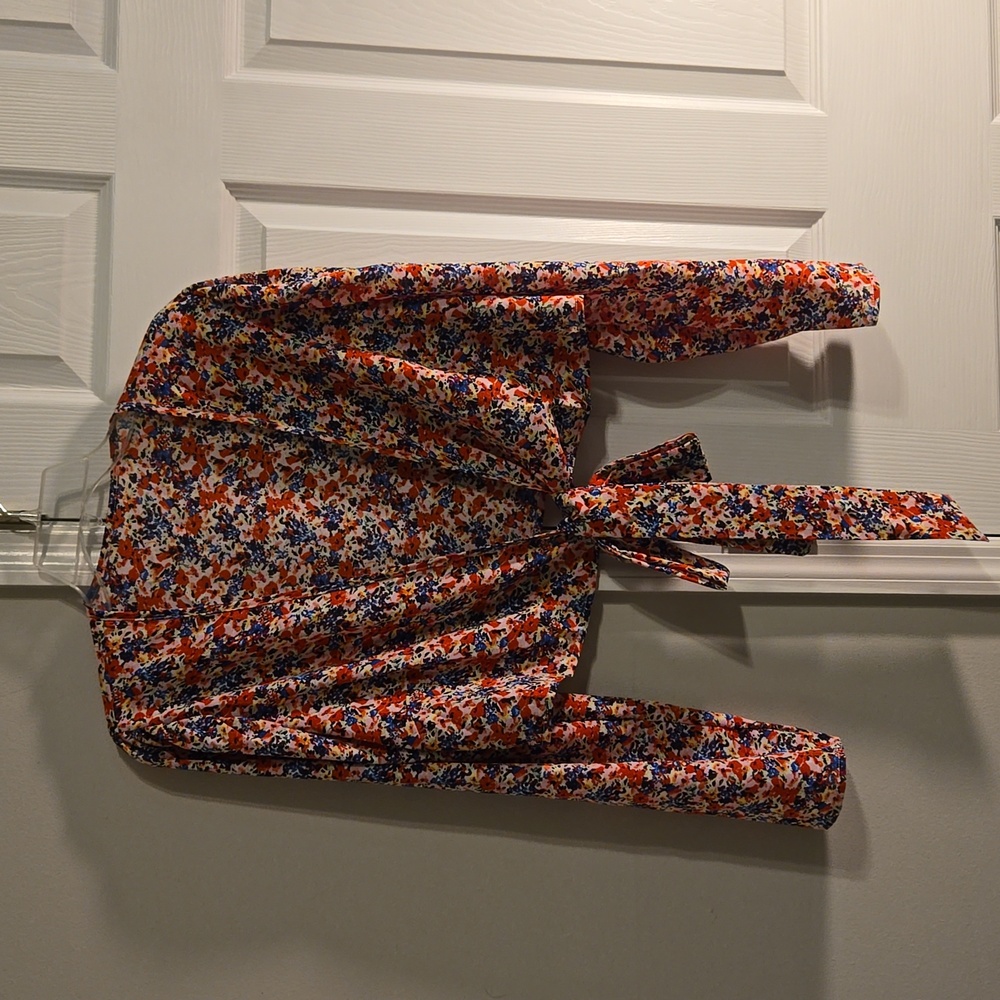 Floral Print wrap crop-top blouse with statement shoulder - Shein Curve 1X